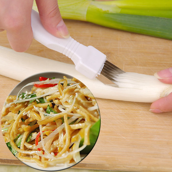 Kitchen chopping onion | LUXETHREAD